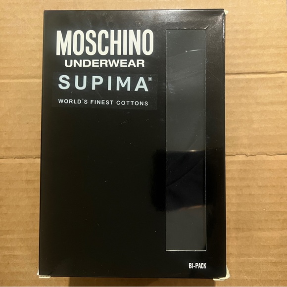 Authentic Moschino T-shirts - Picture 7 of 7